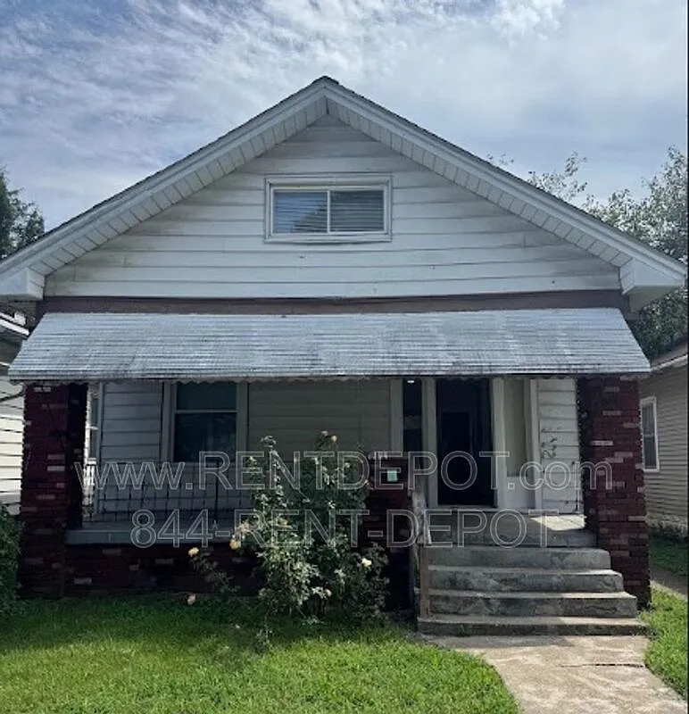5 bed, 1.0 bath, 2104 sqft, $1,250 — Photo 1