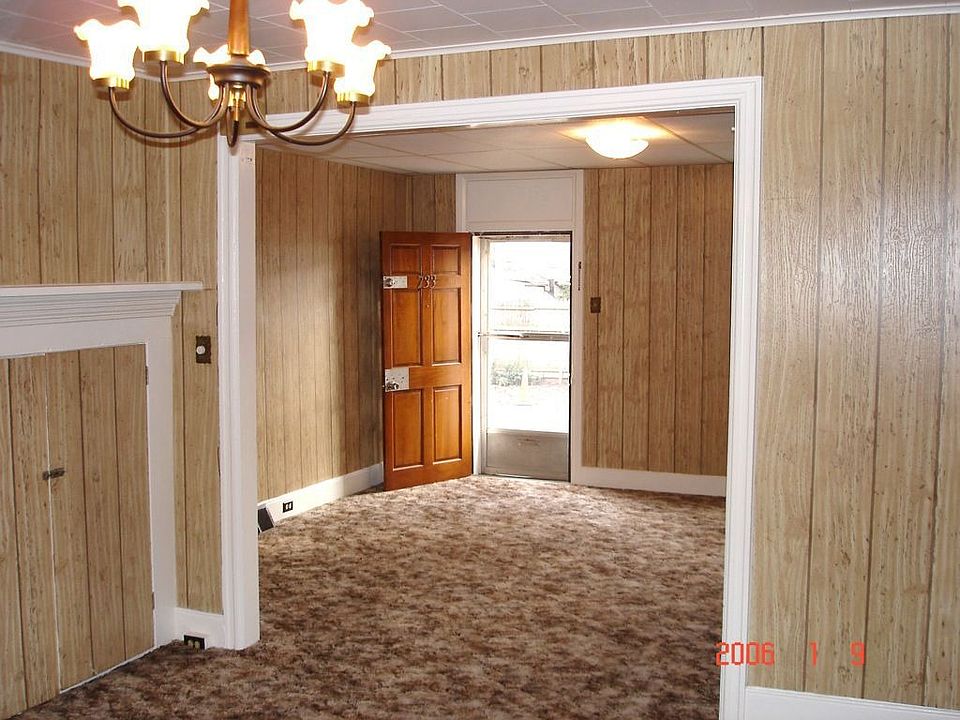 2nd image of 733 Oak St