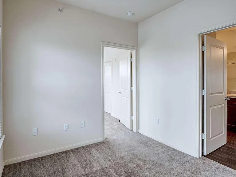 William Cannon Apartments — Photo 8