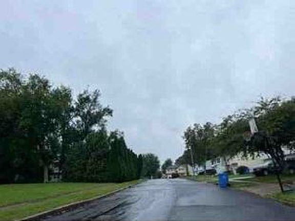 Exterior Neighborhood (street photo)