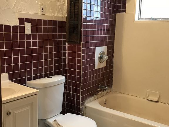 5th image of 688 Northumberland Ave