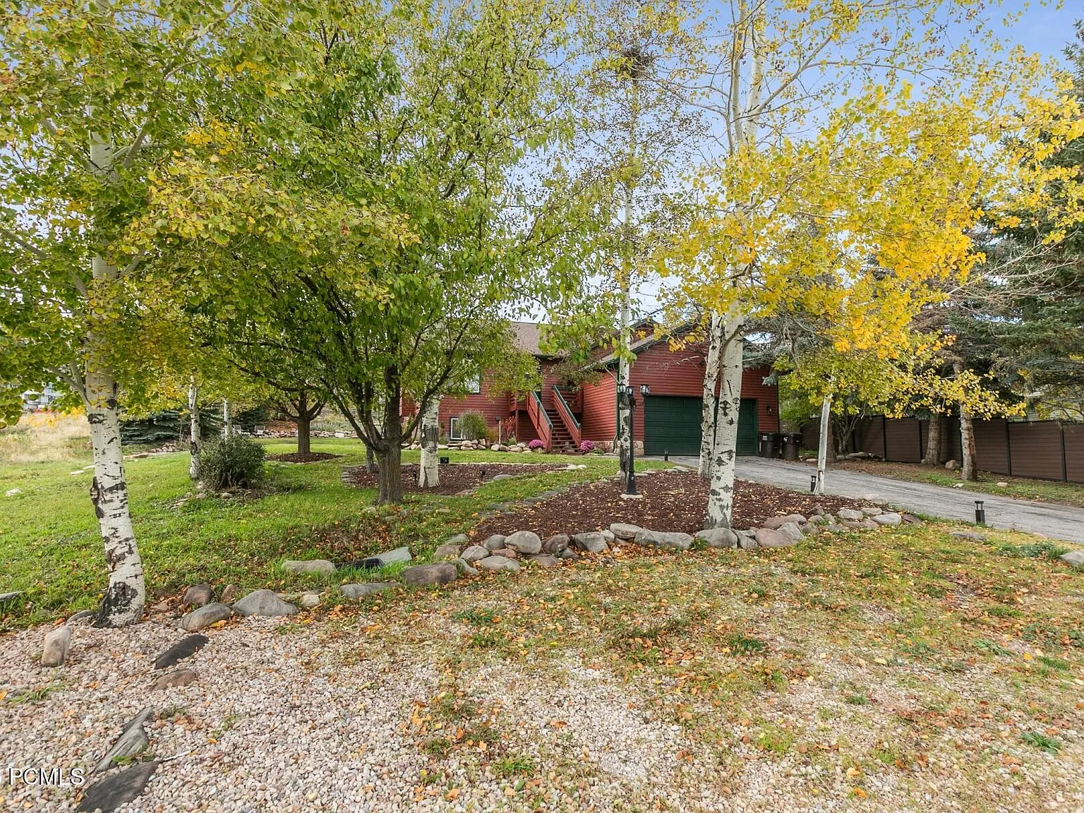 4 bed, 3.0 bath, 2696 sqft, $7,800 — Photo 3