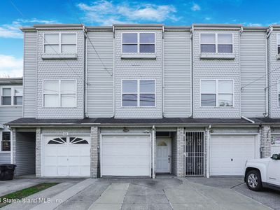 810 Bloomingdale Rd, Staten Island, NY, 10309