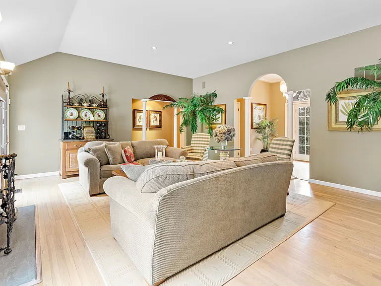 Hickory Ct — Photo 9
