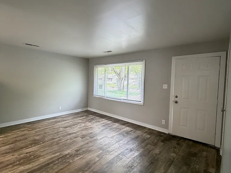 4935 Carolina St — Photo 5