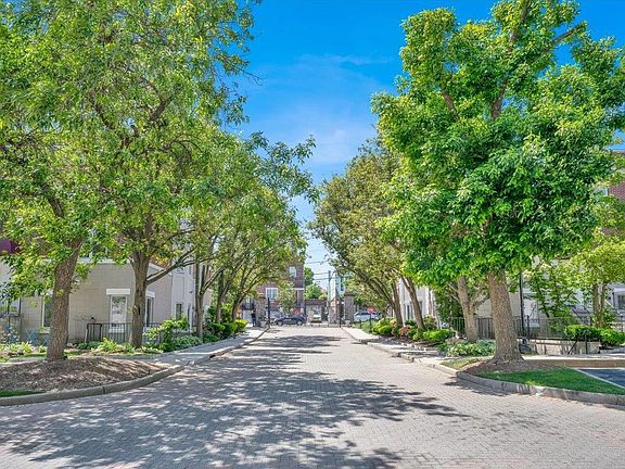 4th image of 218 Saint Michaels Walk
