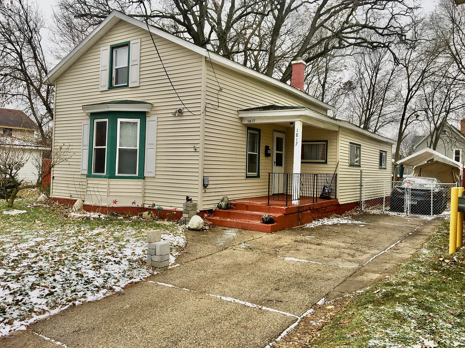 1817 Godwin Ave SE photo 1