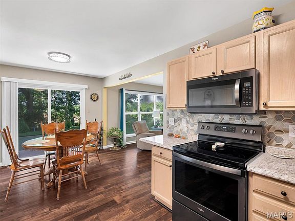 5th image of 10237 Carlton Place Ct