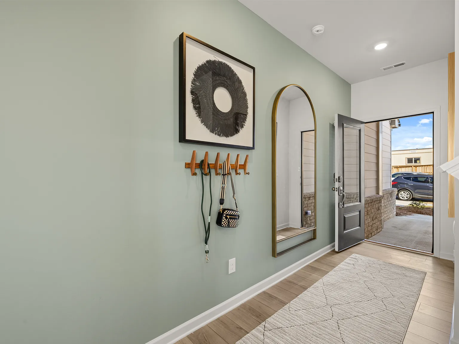 3 bed, 1830 sqft, $2,100 — Photo 3