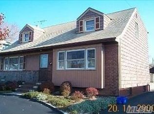 98 Clarendon Dr, Valley Stream, NY 11580