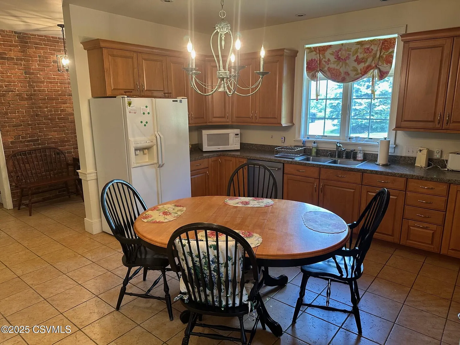3 bed, 1500 sqft, $2,400 — Photo 4