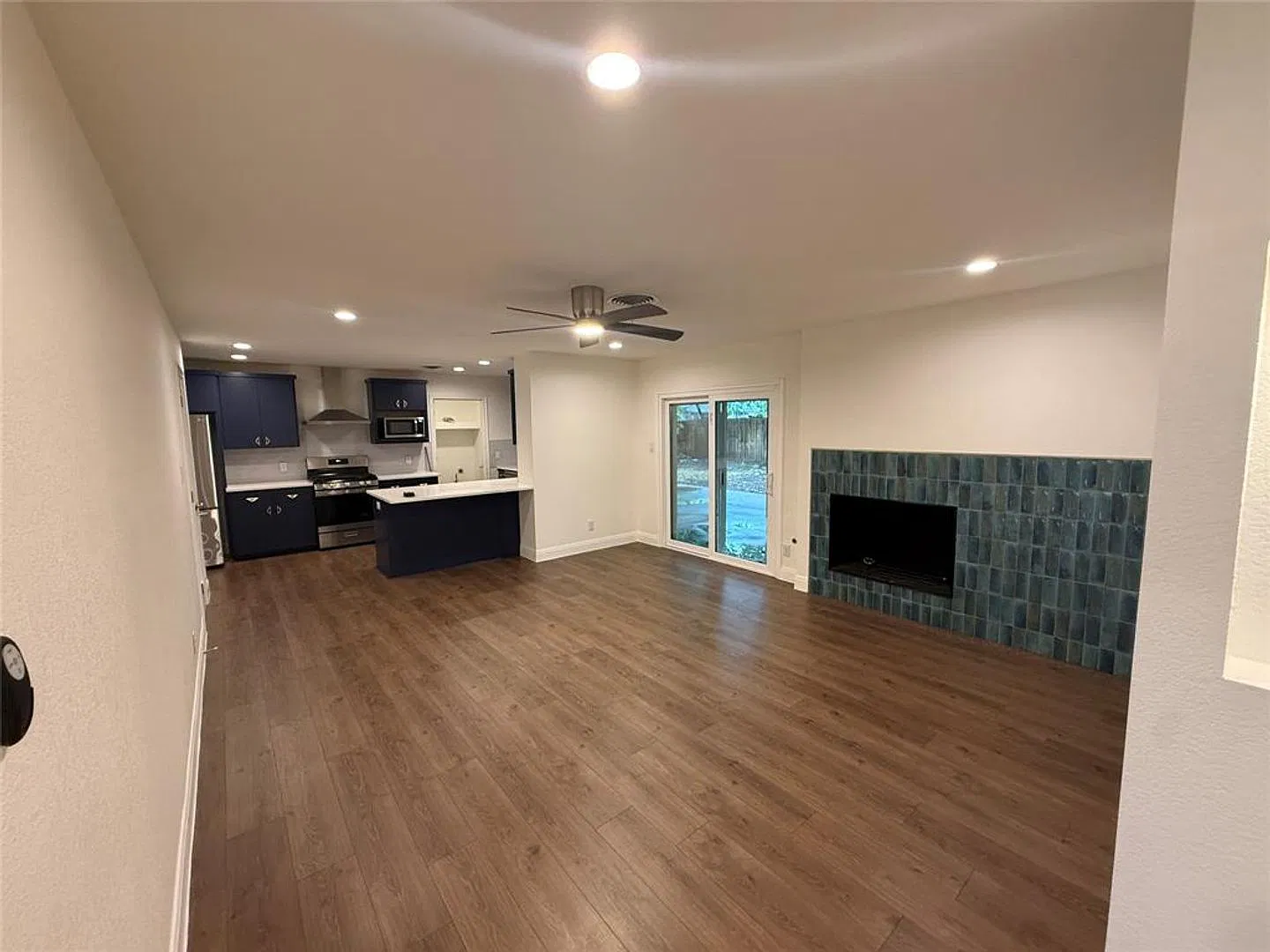 Incredible 3 bed 2 bath home with covered patio — Photo 4