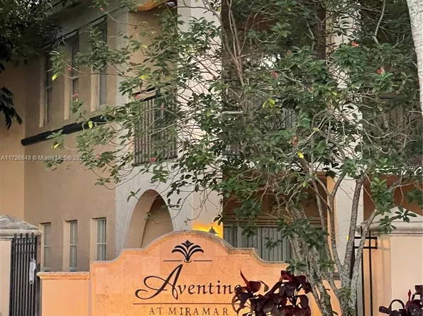 2457 Centergate Dr APT 207, Hollywood, FL 33025