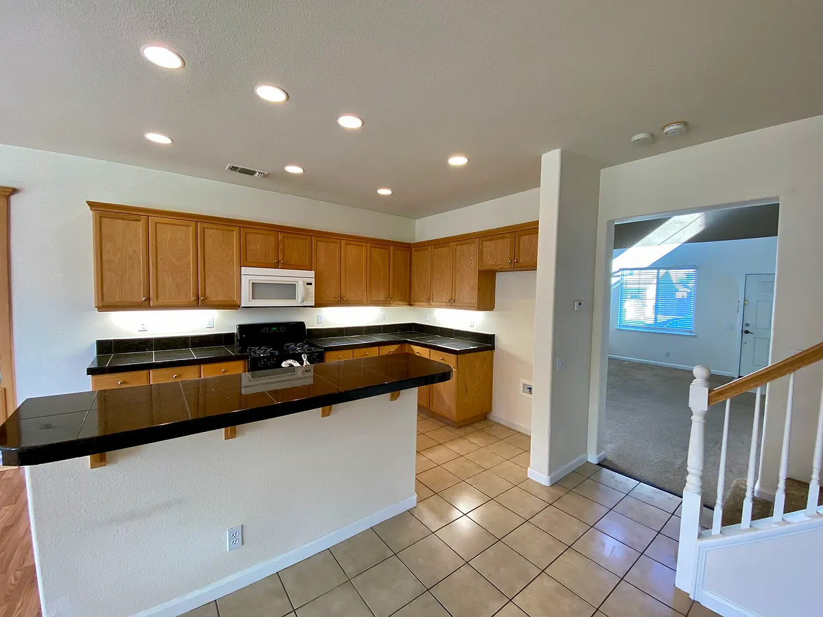 Building Photo - 2322 Mountain Springs Dr