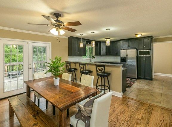 5th image of 3818 Lake Vista Dr