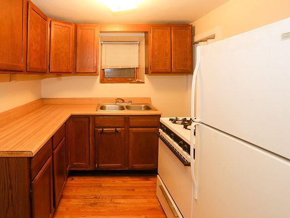 2nd image of 3350 N Kenmore Ave #Gdn