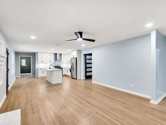 4th image of 633 Robert E Lee Dr #Lee