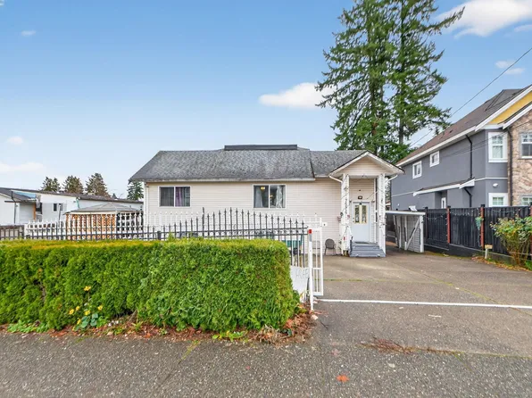 7576 140th St, Surrey, BC V3W 5J8