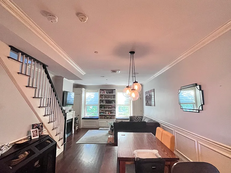 584 E 8th St #3 — Photo 4