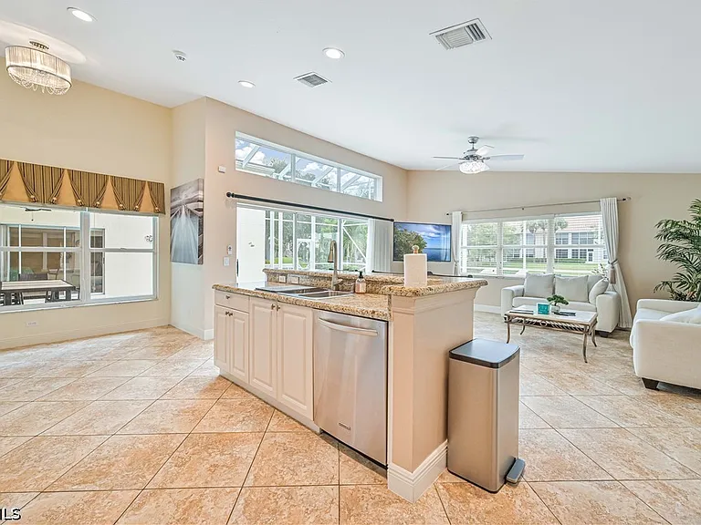 14980 Lake Olive Dr — Photo 11