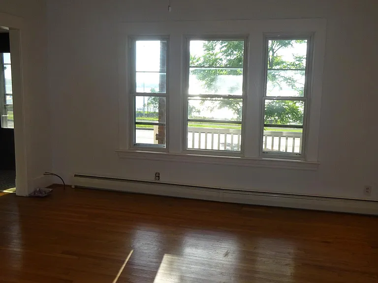 2425 Niagara St #LOWER — Photo 8