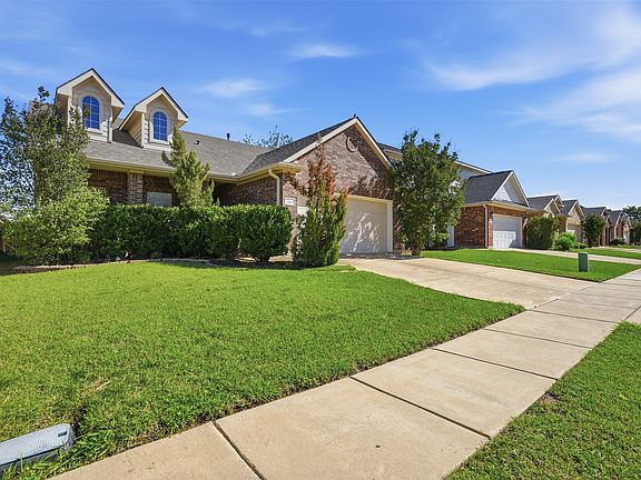 4th image of 2421 Priscella Dr
