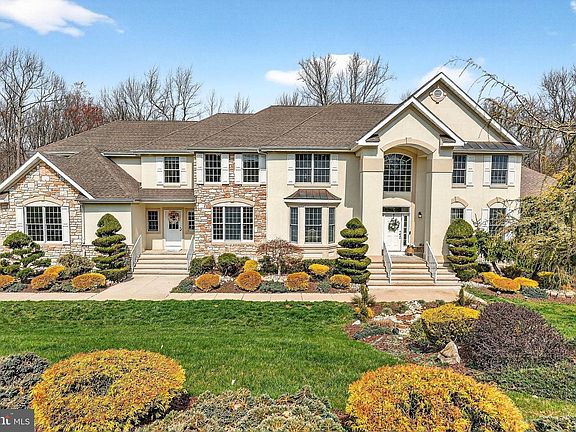 3rd image of 13 Palmer Cir