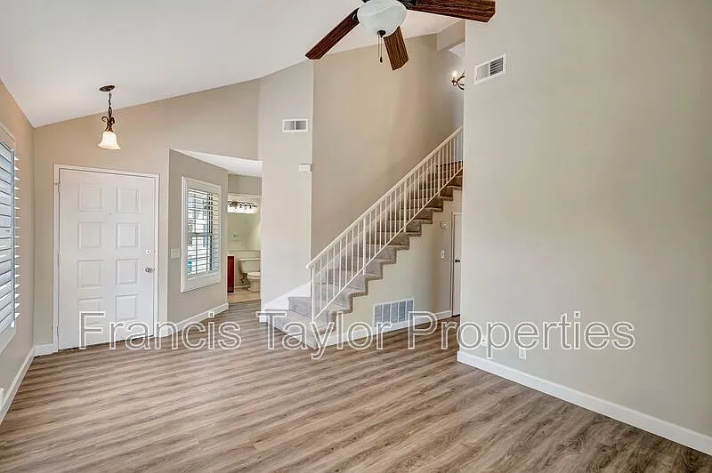 3 bed, 2.5 bath, 1279 sqft, $3,000 — Photo 4