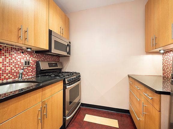 3rd image of 11045 Queens Blvd APT 203