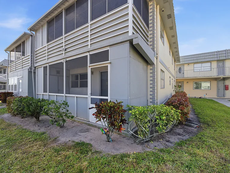 452 Brittany Dr #J — Photo 24