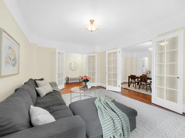 505 West End Avenue image 2 of 13