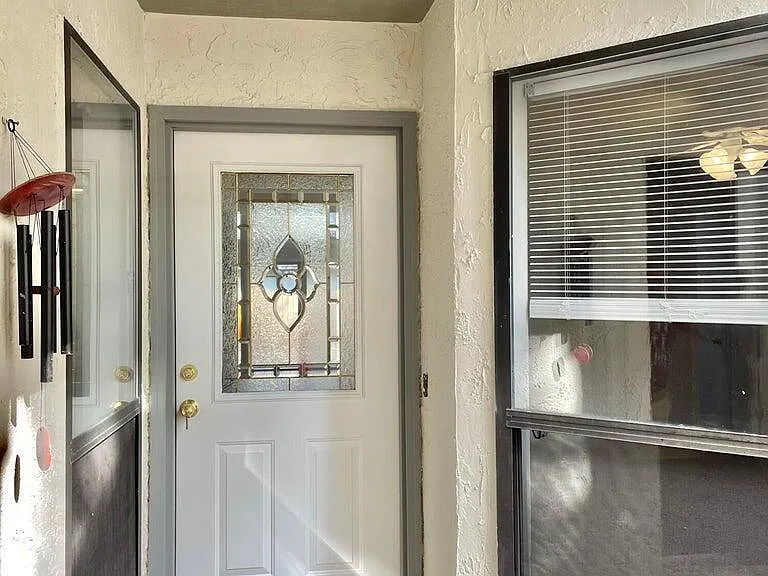 1185 Romaine Cir W — Photo 2