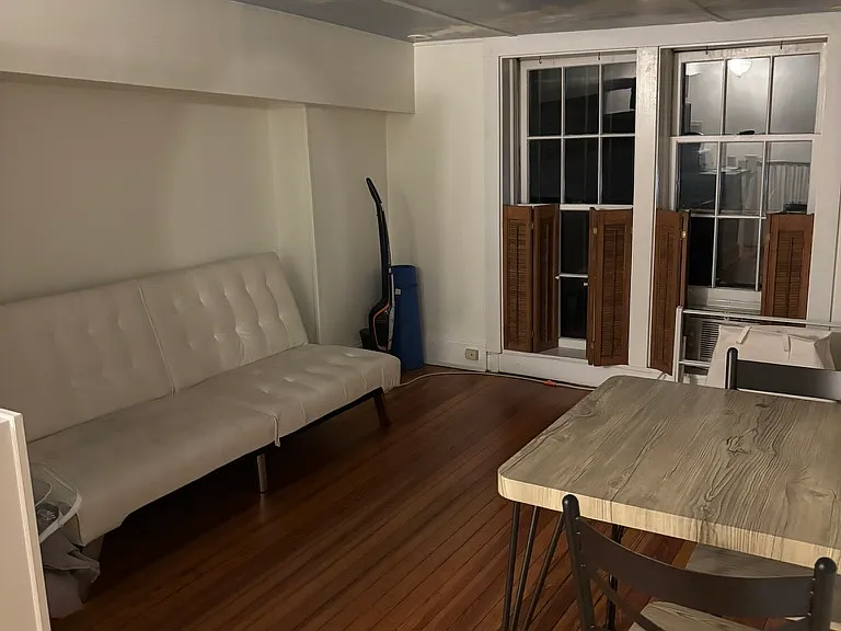 sitting or breakfast room