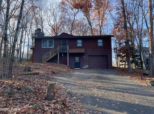 106 Rodeo Ln, Lords Valley, PA 18428