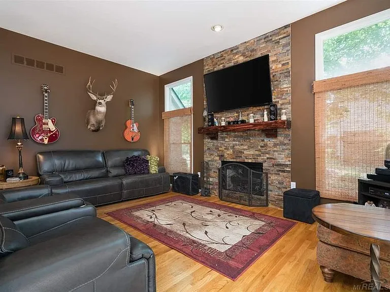 19691 Windridge Dr — Photo 3