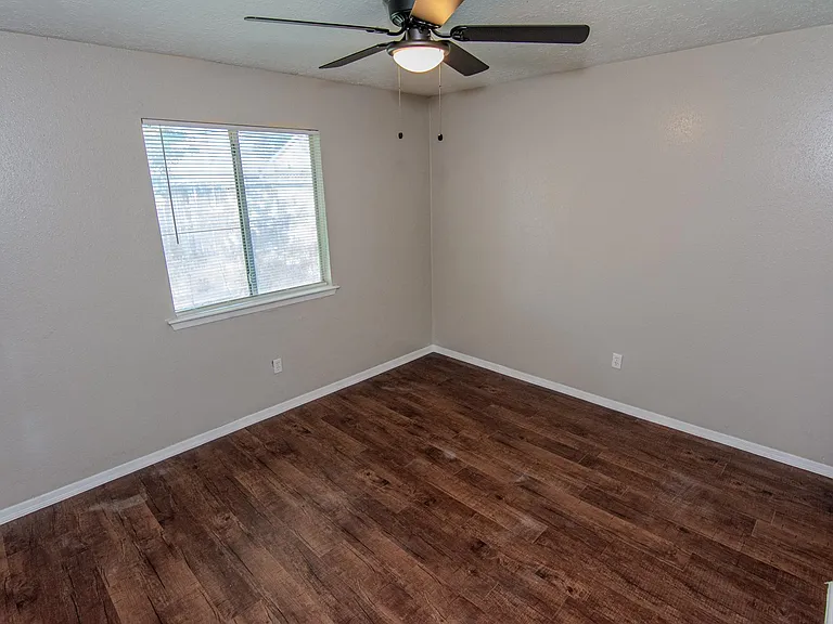 16746 Selder Dr — Photo 10