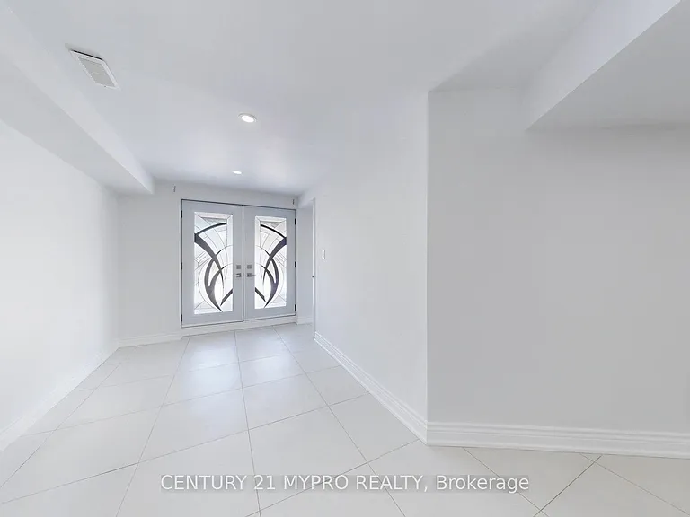 13 Manor Glen Cres #BASEMENT — Photo 17
