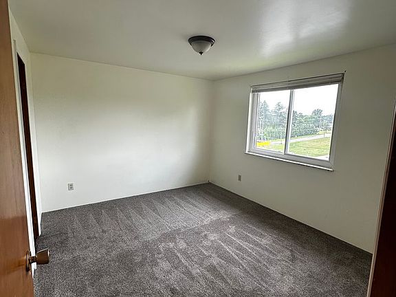 5th image of 320 Whitestown Vlg #10