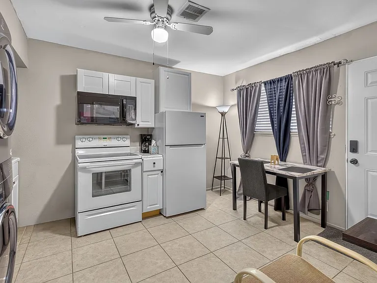 3730 Greenwood Dr — Photo 17