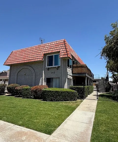 162 Linda Way — Photo 1