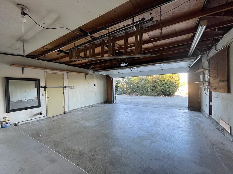 1868 W Phillips Dr — Photo 18