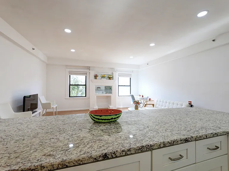 22 Engle St #17 — Photo 23