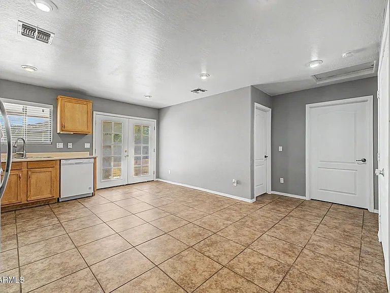 11207 W Hopi St — Photo 9