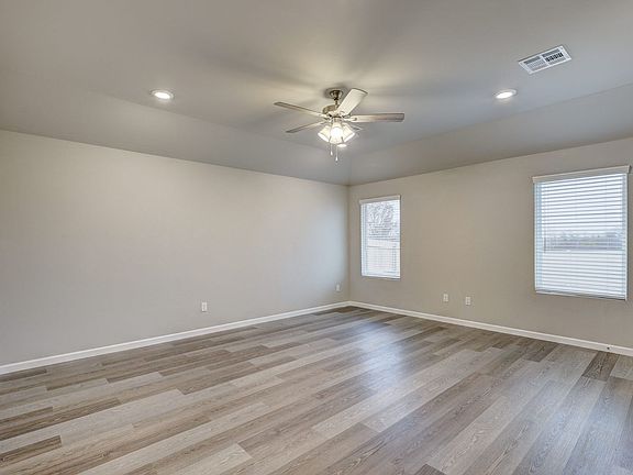 3rd image of 4205 Sara Park Dr
