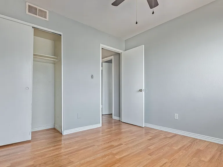 5332 W Lynwood St — Photo 8