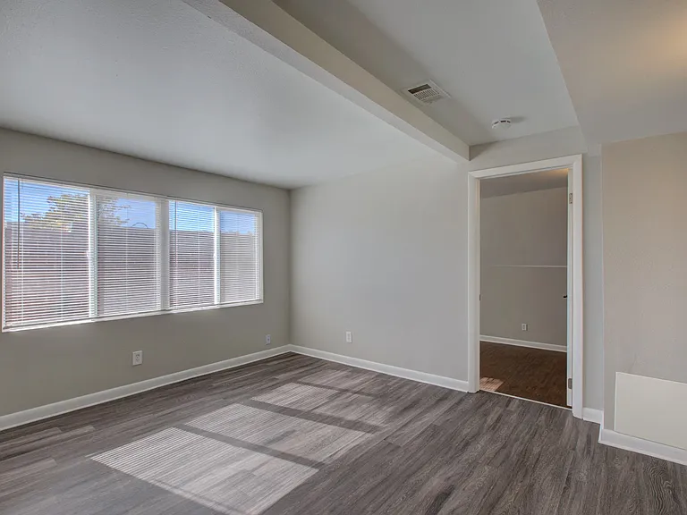 1030 N Washington St — Photo 41