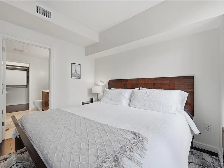 10700 NE 4th St #1006 — Photo 13