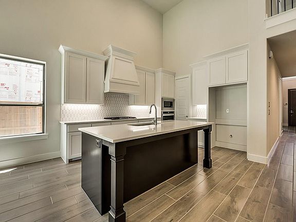 5th image of 2201 Leslie Ln