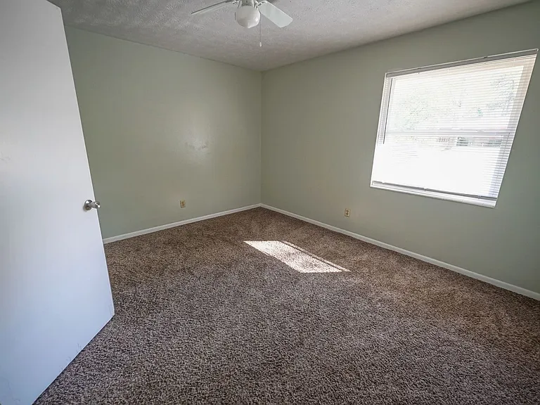 2304 Hartsfield Ct #B — Photo 11