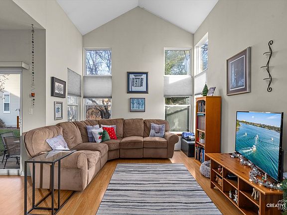 3rd image of 135 Woodland Cir #135